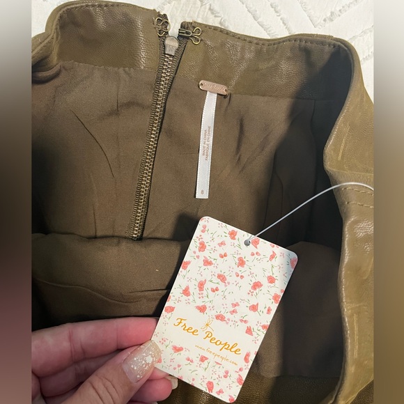 Free People olive green Vegan leather Skirt, NWT size 8 - Picture 3 of 3